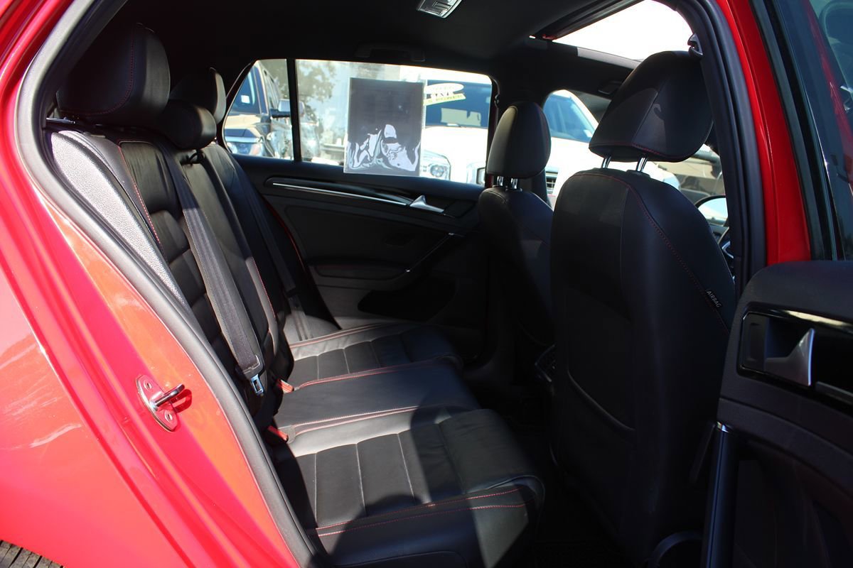 Used 2015 Volkswagen GTI SE FWD image 25