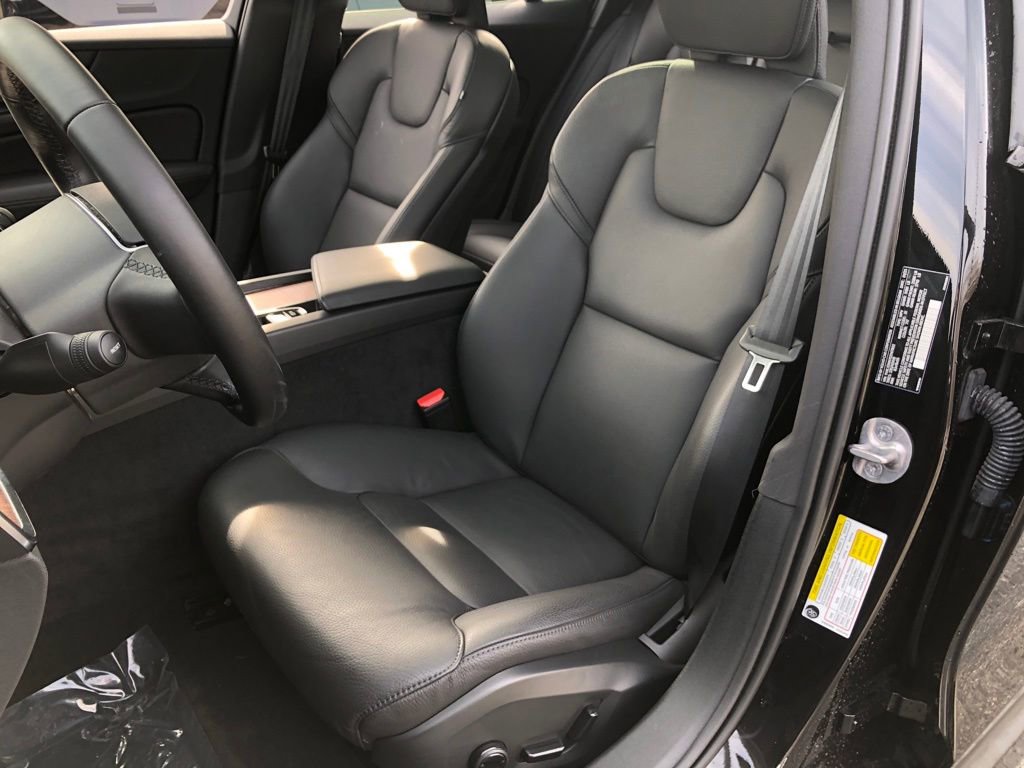 Used 2025 Volvo V60 B5 Cross Country Plus image 32