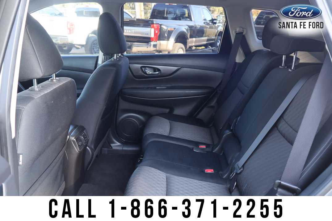 Used 2017 Nissan Rogue SV image 15