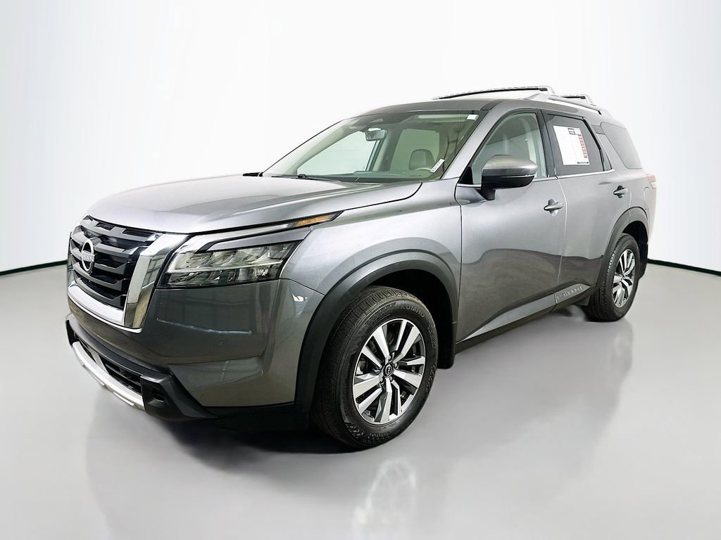 Used 2024 Nissan Pathfinder SL image 3
