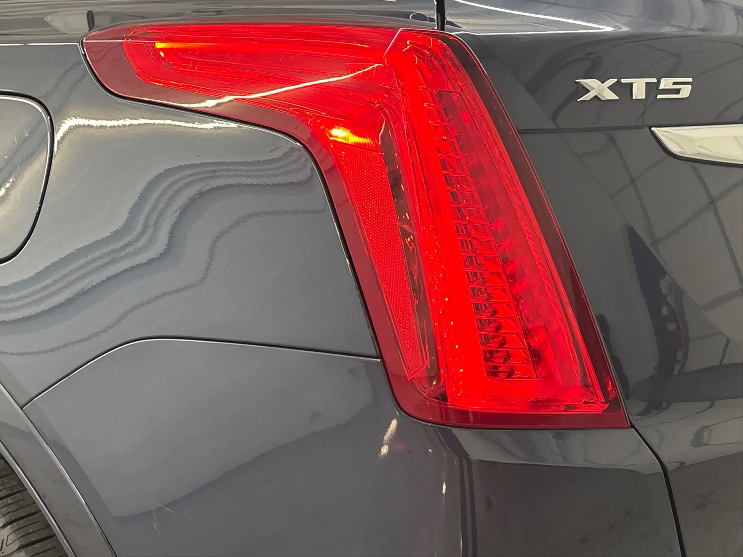 Used 2018 Cadillac XT5 Luxury w/ Driver Awareness Package image 35