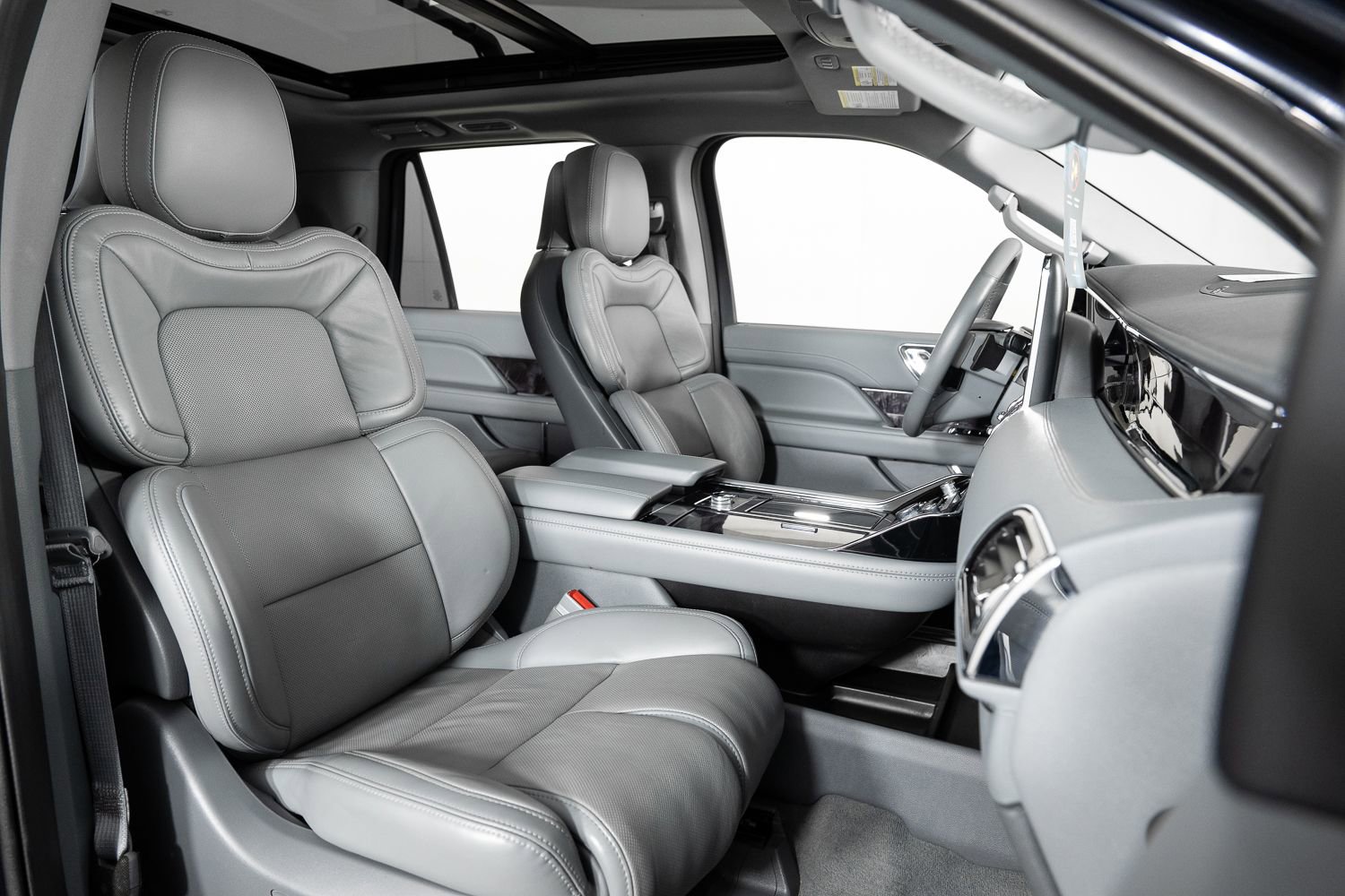 Used 2021 Lincoln Navigator Reserve w/ Cargo Convenience Package image 31