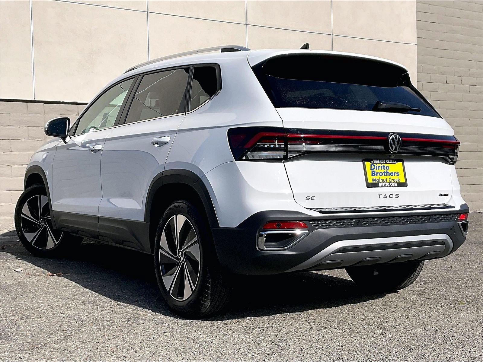 New 2026 Volkswagen Taos SE AWD/4WD image 2