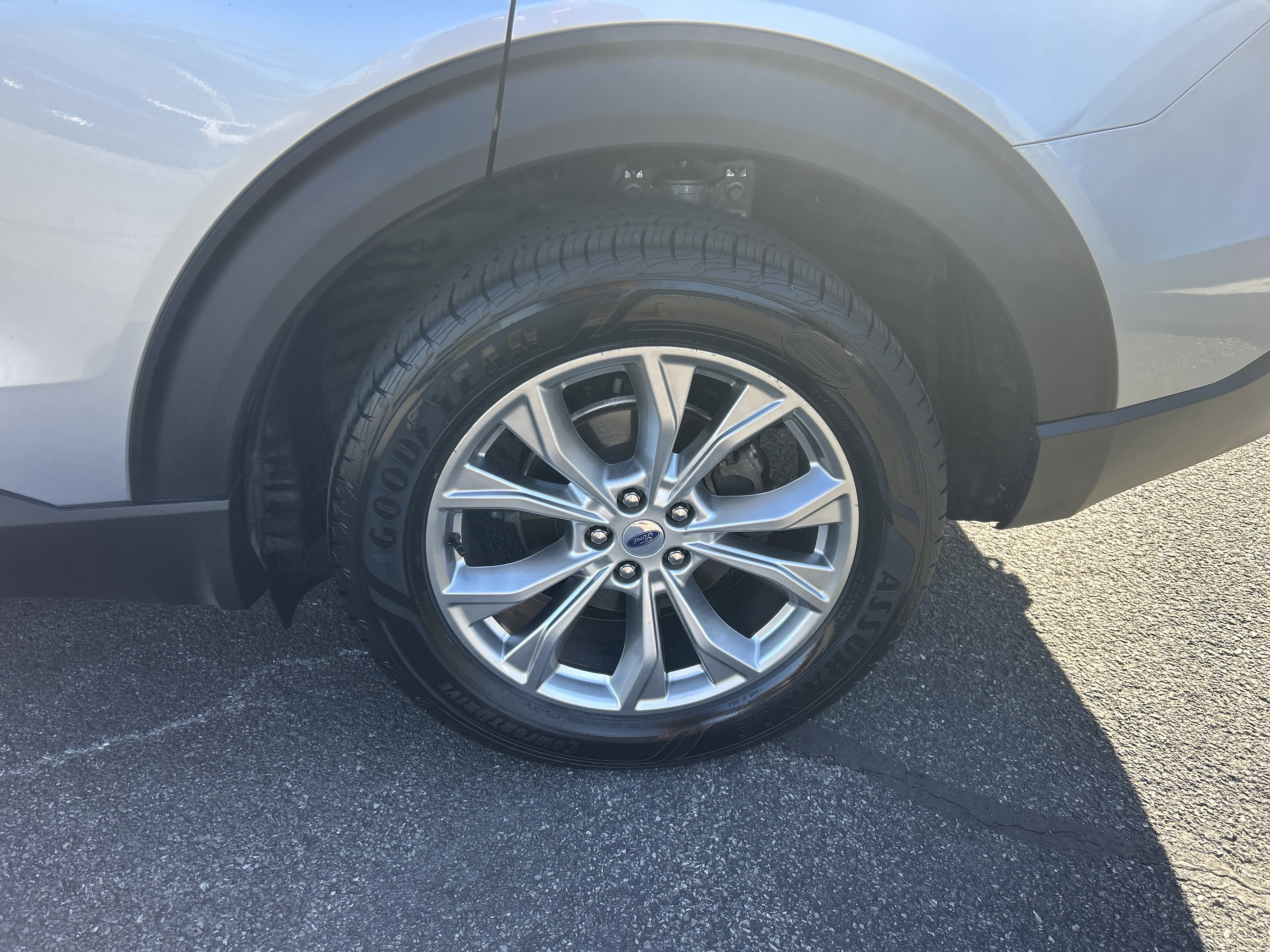 Used 2021 Ford Explorer XLT w/ Equipment Group 202A AWD/4WD image 4