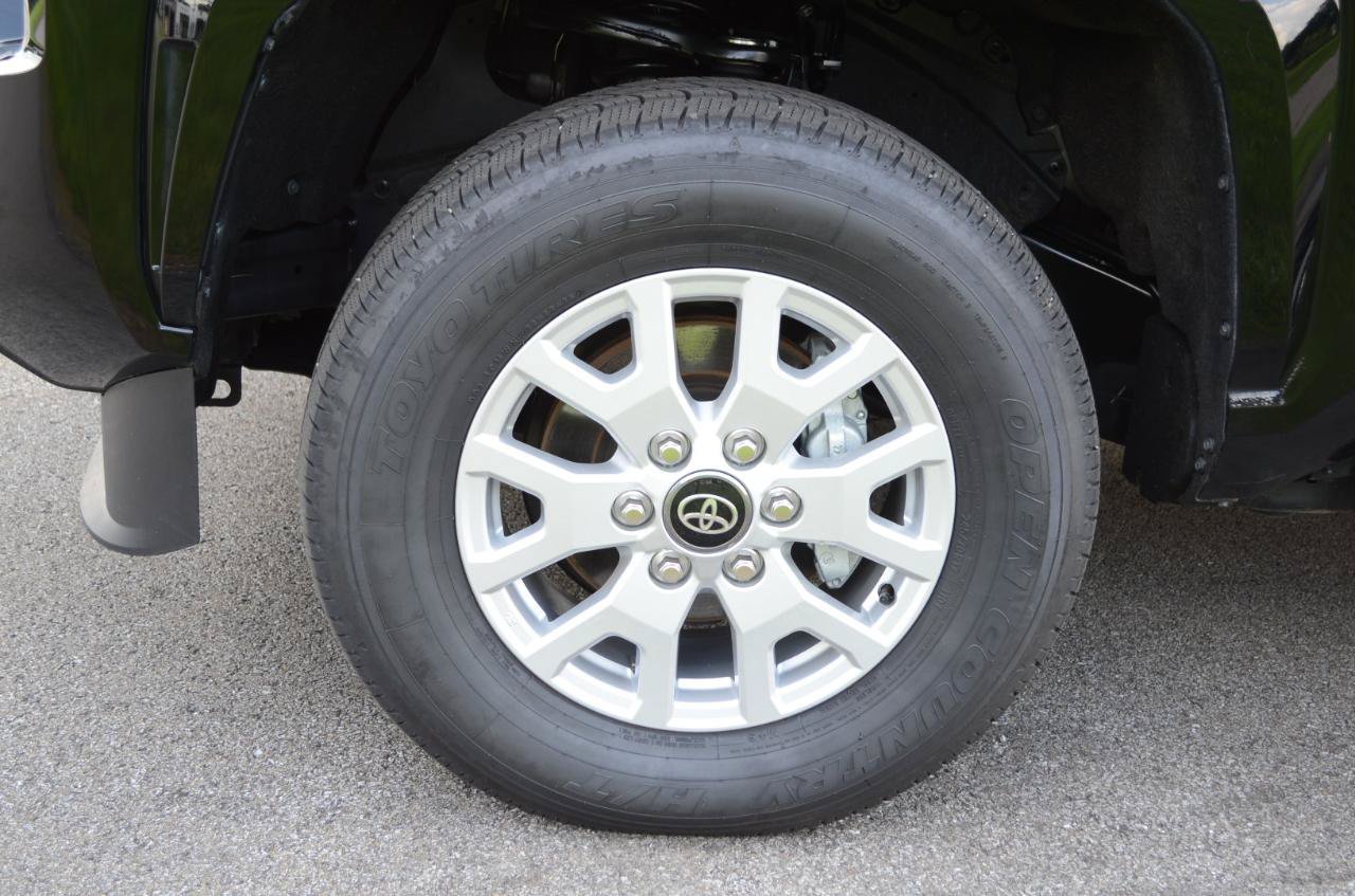 Used 2026 Toyota Tacoma SR5 AWD/4WD image 9