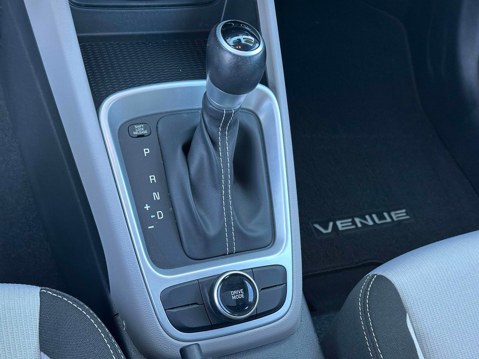 Used 2022 Hyundai Venue SEL w/ Cargo Package image 30