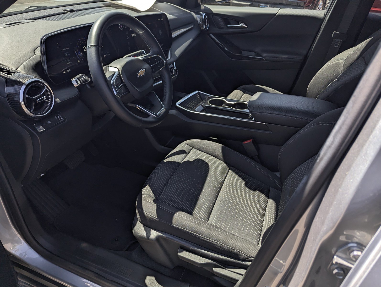 Used 2025 Chevrolet Equinox LT FWD image 9