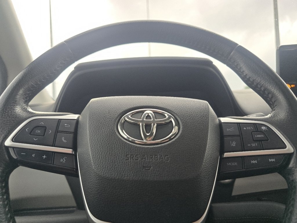 Certified 2024 Toyota Sienna XLE FWD image 27