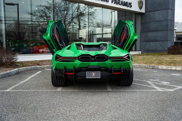 Used 2024 Lamborghini Revuelto image 25