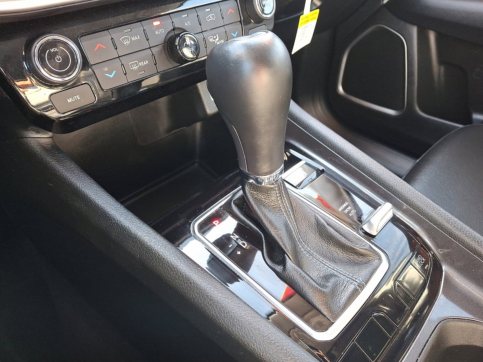 Certified 2022 Jeep Compass Latitude w/ Convenience Group image 15