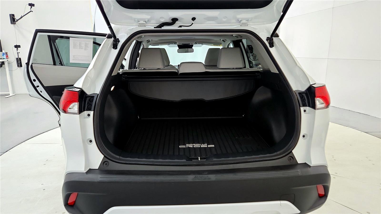 Certified 2023 Toyota Corolla Cross LE image 32