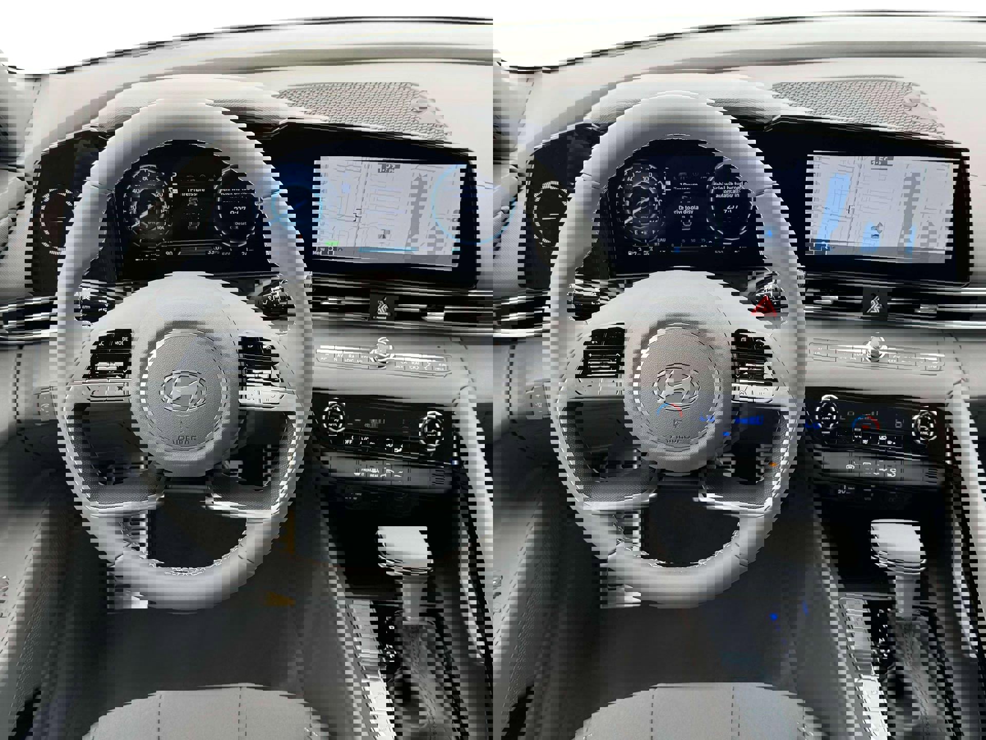 New 2025 Hyundai Elantra SEL image 17