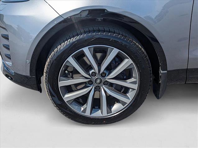 New 2025 Land Rover Discovery Dynamic SE image 10