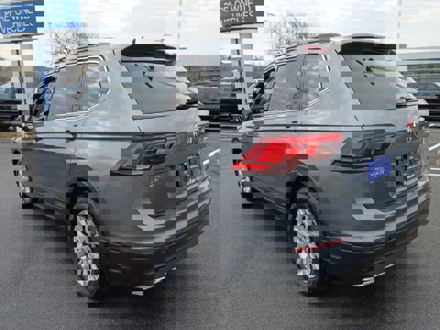 Used 2019 Volkswagen Tiguan SE w/ Panoramic Sunroof Package image 5