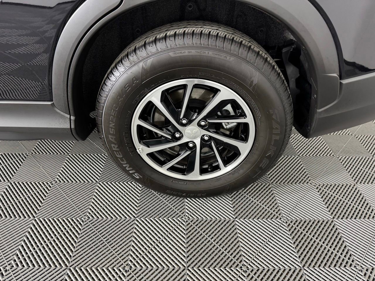 Used 2025 Mitsubishi Eclipse Cross ES image 29