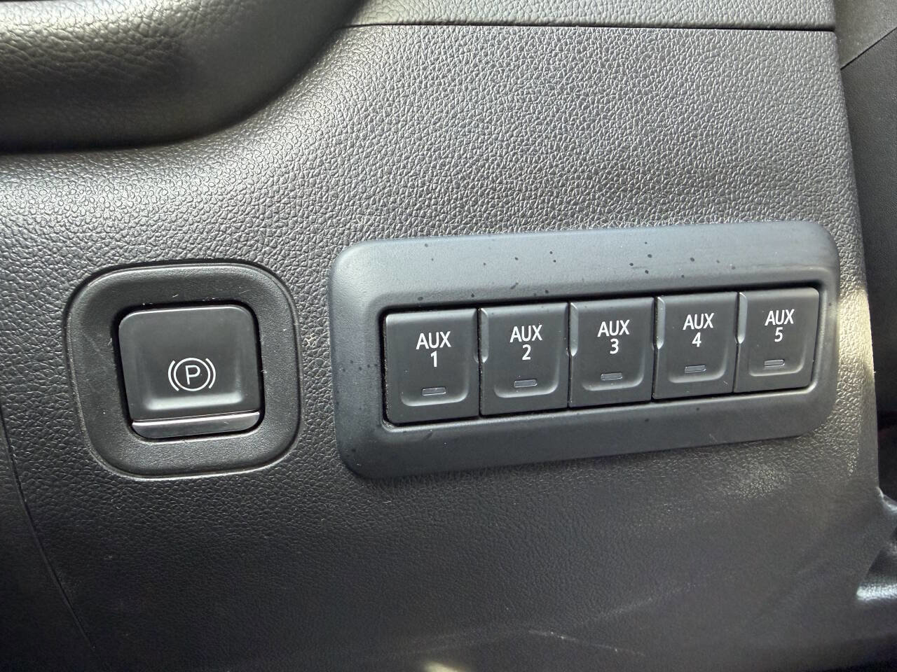 Used 2024 GMC Sierra 3500 Pro w/ Convenience Package image 26