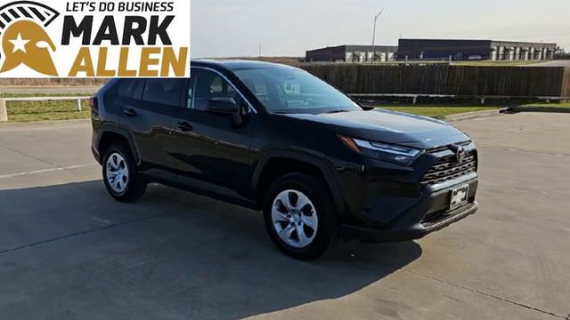 Used 2025 Toyota RAV4 LE AWD/4WD image 2
