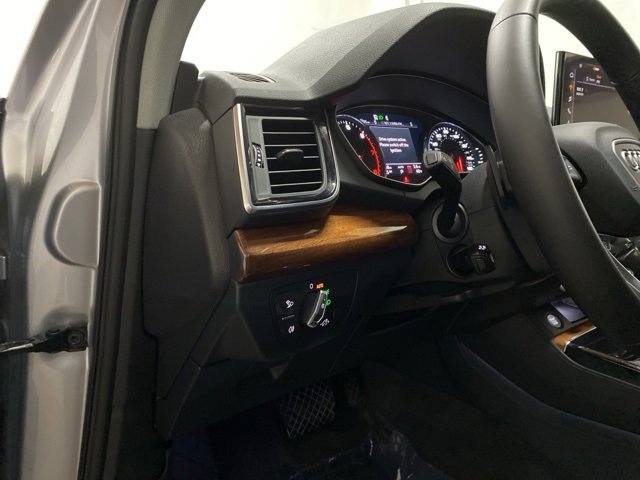 Used 2023 Audi Q5 2.0T Premium w/ Convenience Package image 15