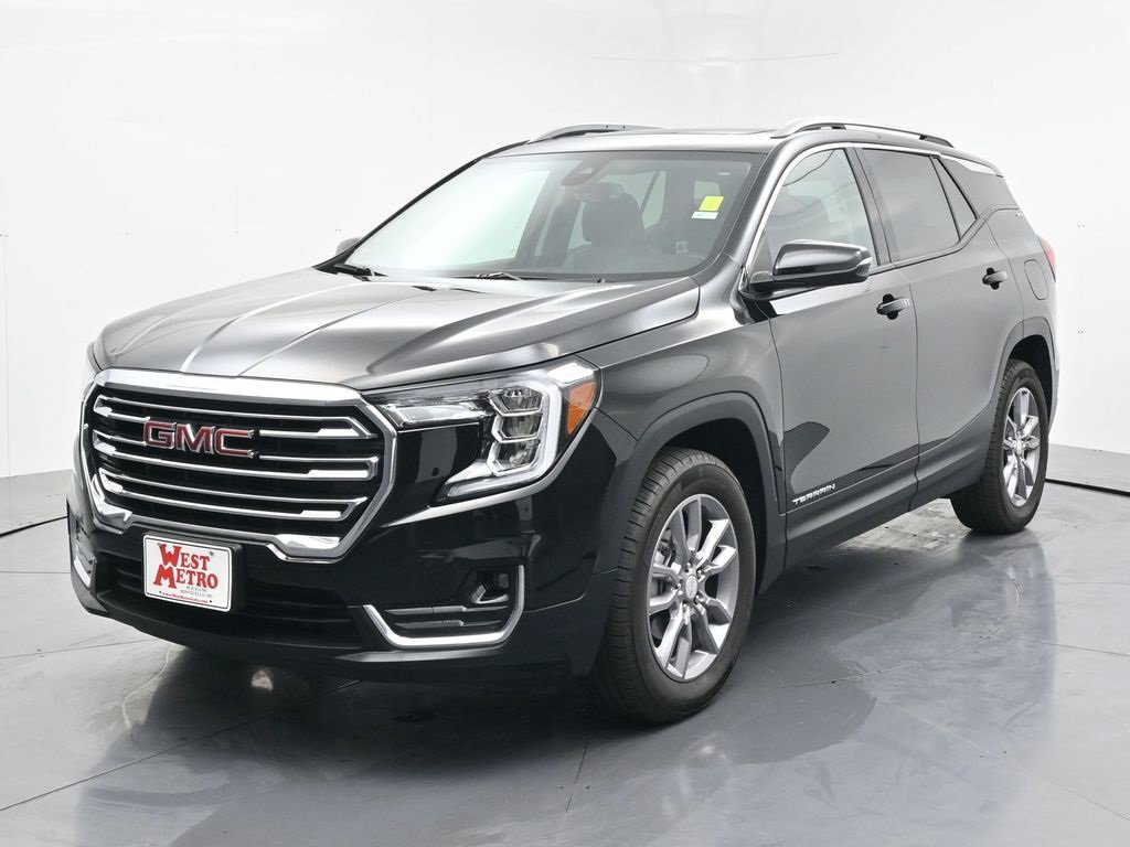 Certified 2024 GMC Terrain SLT w/ Infotainment Package II image 2