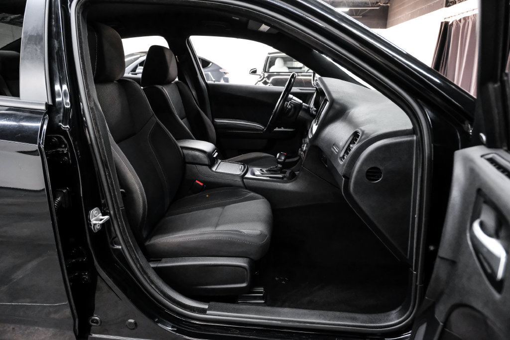Used 2019 Dodge Charger SXT w/ Blacktop Package AWD/4WD image 45