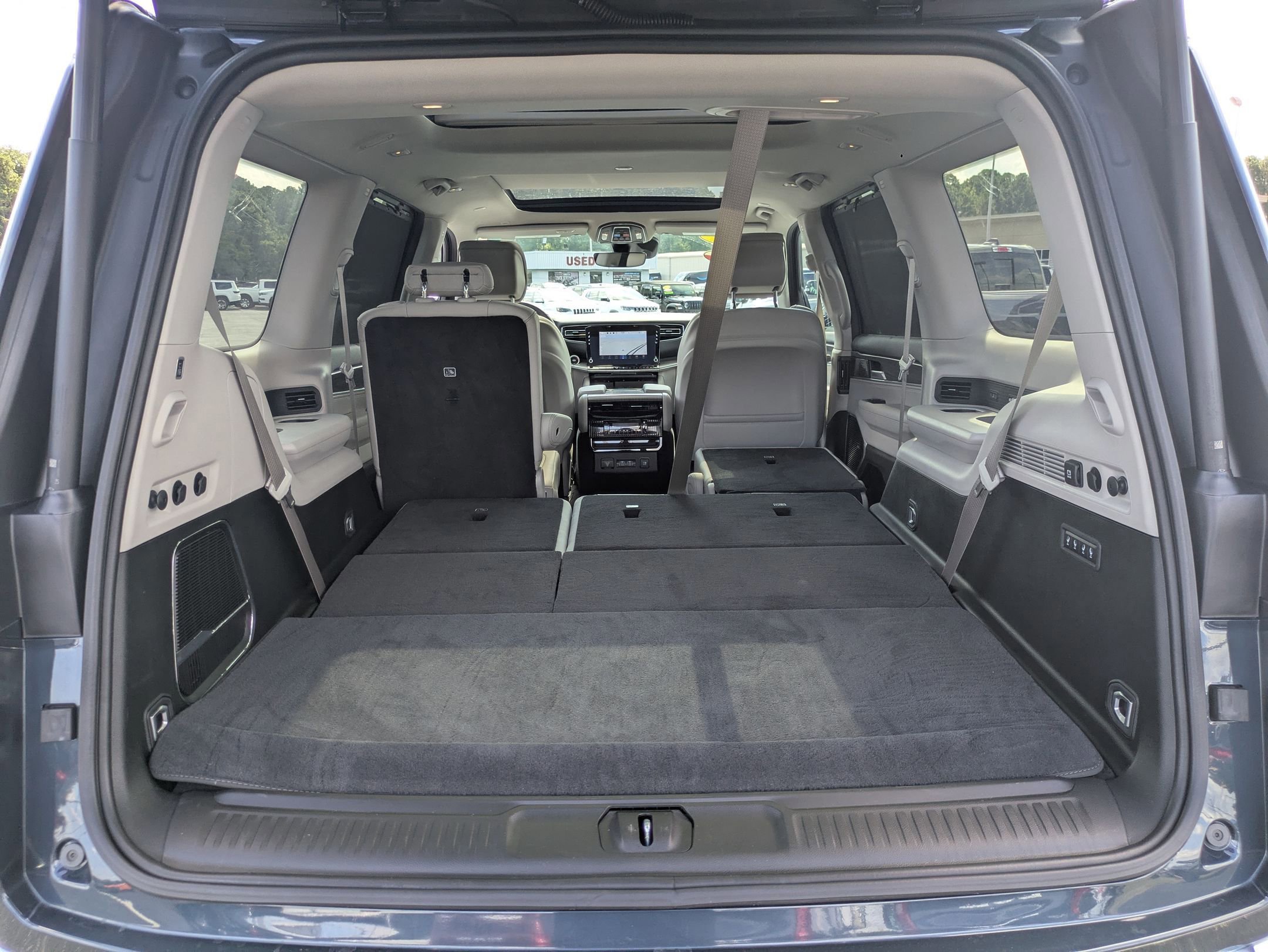 Certified 2024 Jeep Wagoneer Series III w/ Premium Group I image 33