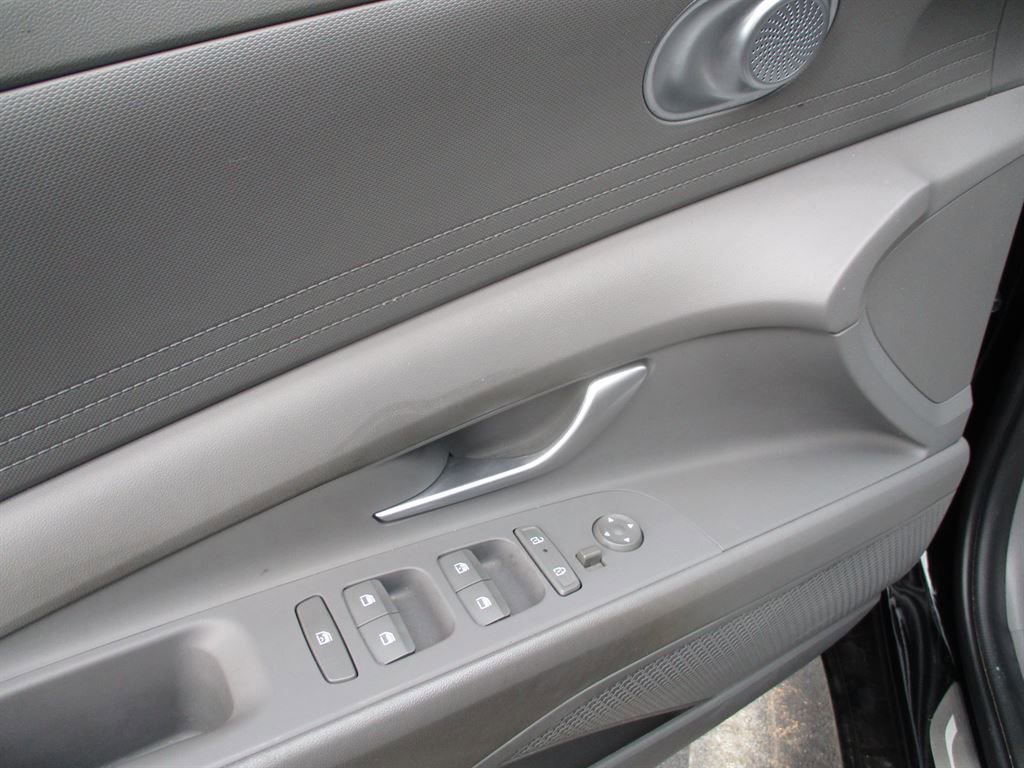 Used 2024 Hyundai Elantra SEL FWD image 19
