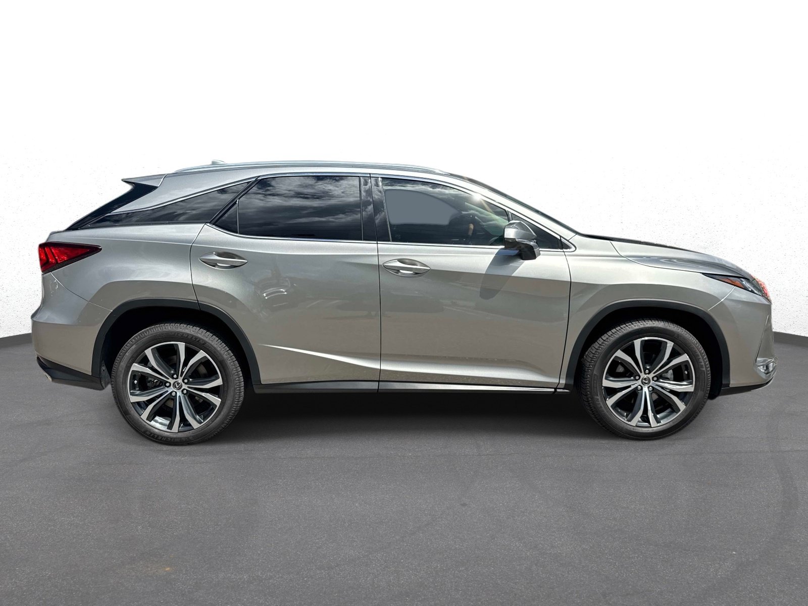 Certified 2022 Lexus RX 350 FWD w/ Premium Package image 2