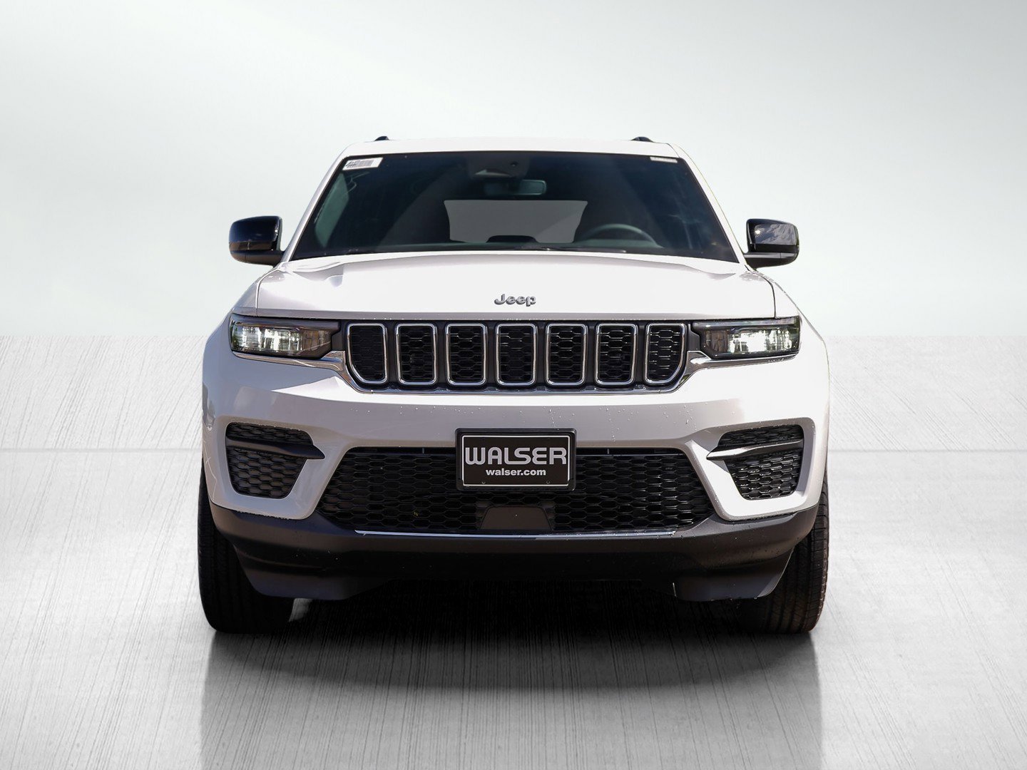New 2025 Jeep Grand Cherokee Laredo image 2
