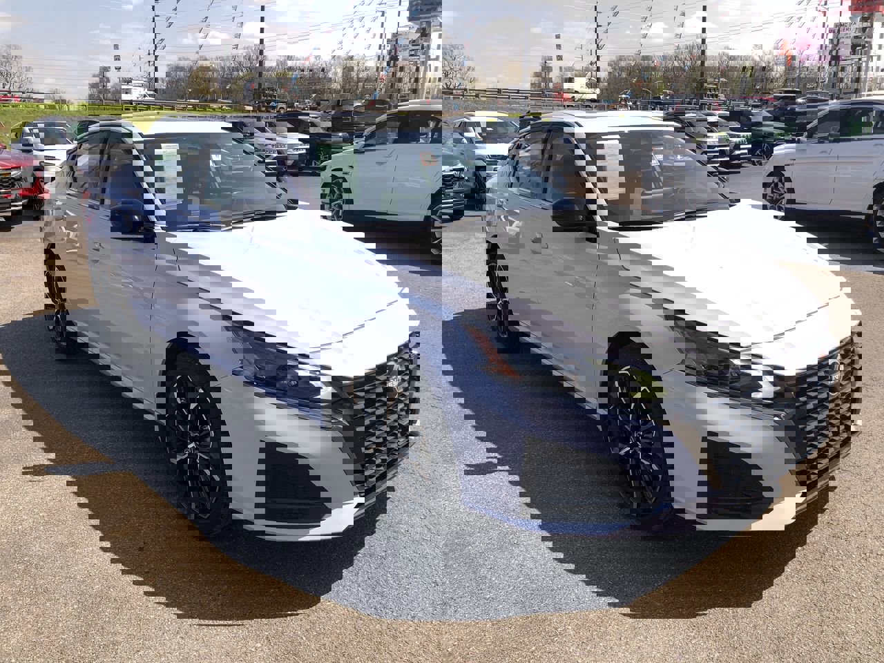 Used 2025 Nissan Altima 2.5 SR w/ SR Premium Package image 15