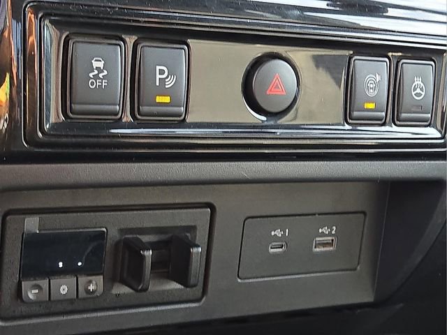 Used 2022 Nissan Titan PRO-4X w/ Pro-4x Convenience Package image 26