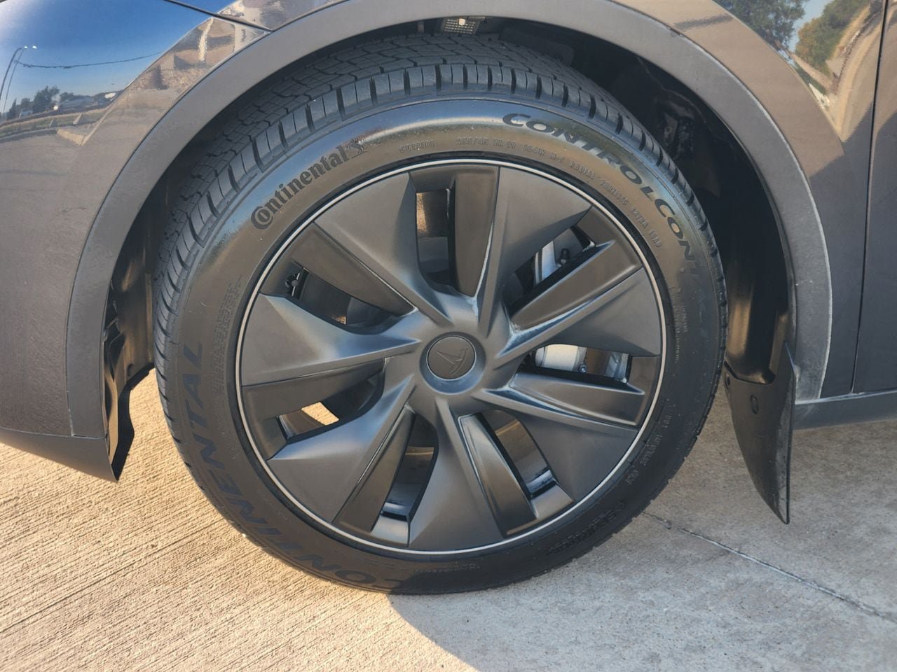 Used 2024 Tesla Model Y Long Range AWD/4WD image 11
