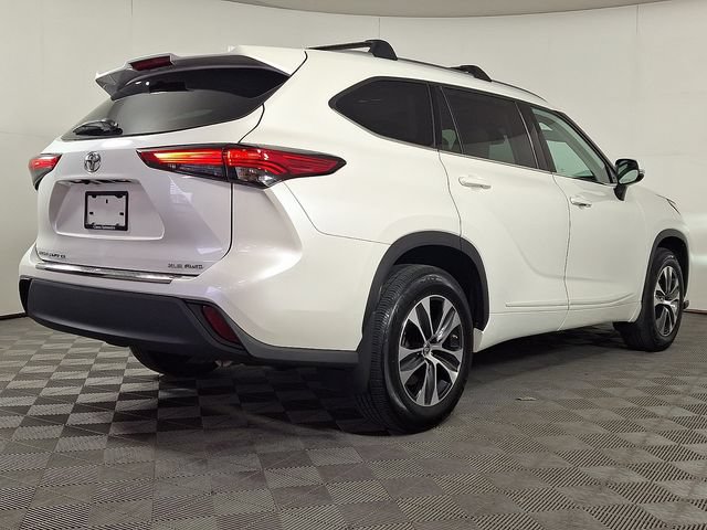 Used 2020 Toyota Highlander XLE AWD/4WD image 9