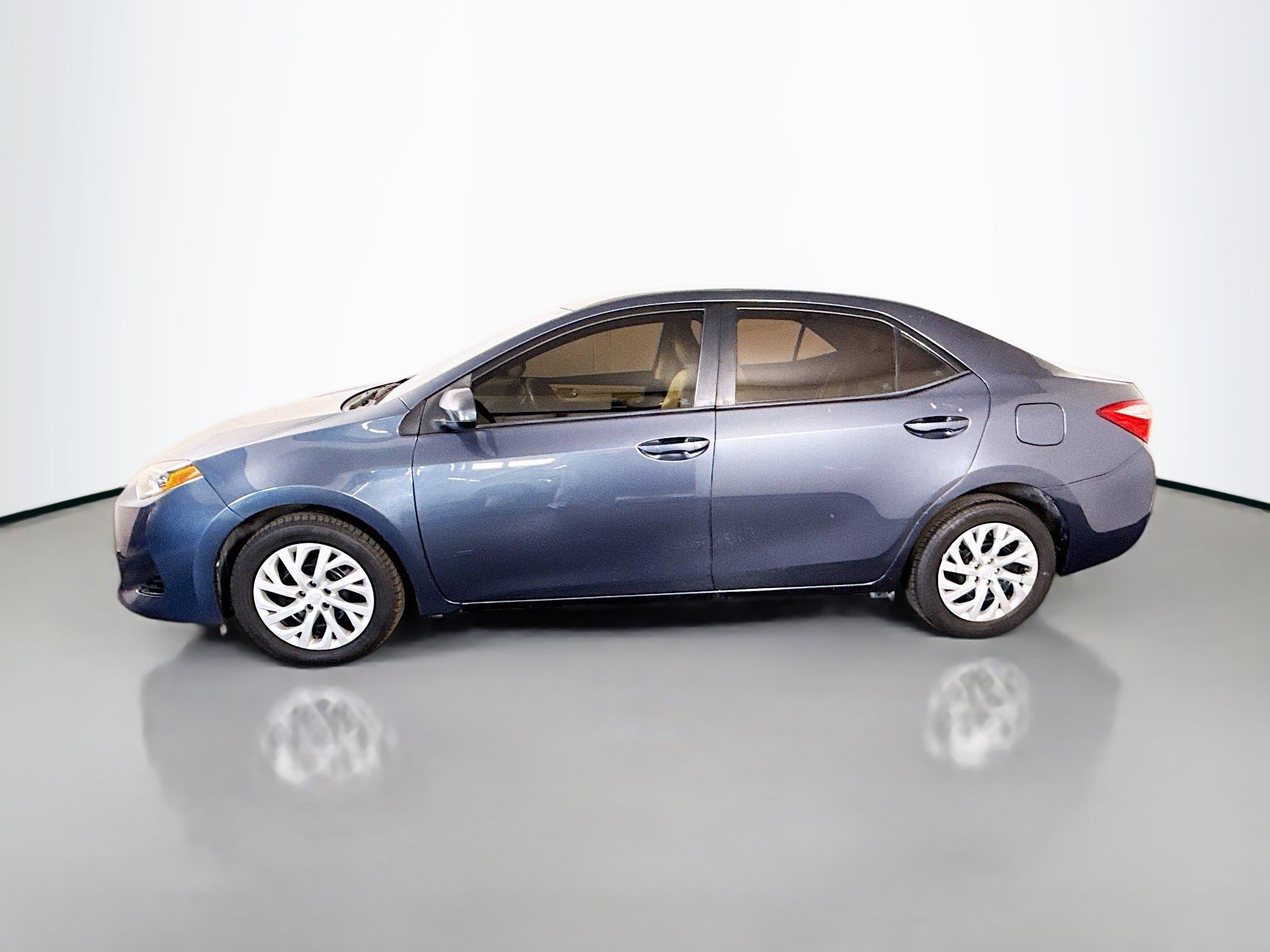 Used 2018 Toyota Corolla LE FWD image 6