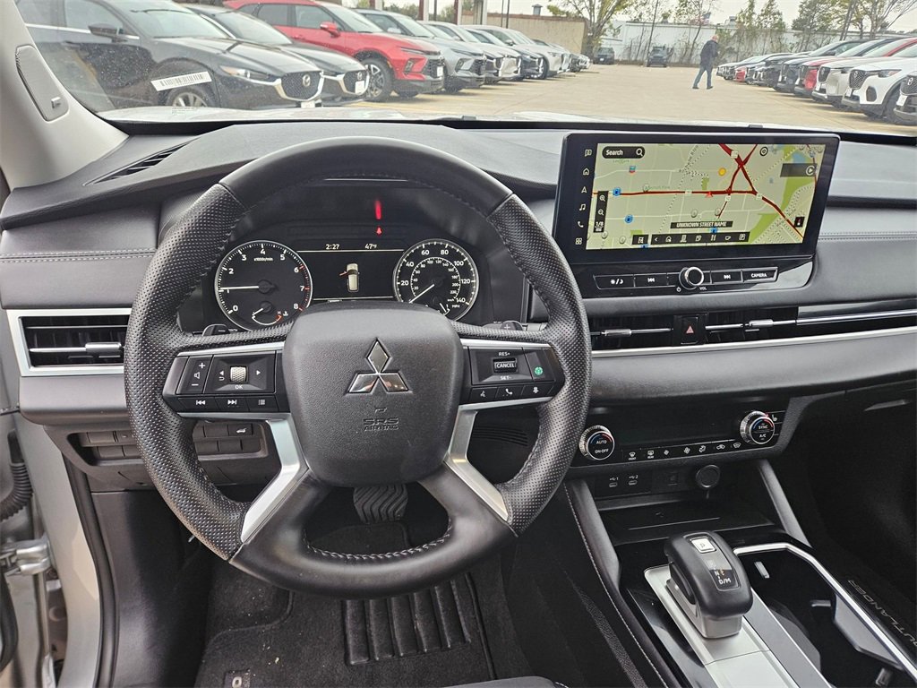 Used 2025 Mitsubishi Outlander SE image 16