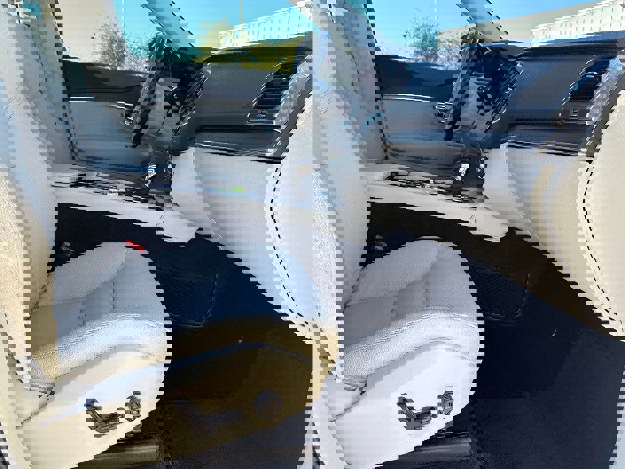 Used 2020 Volvo XC90 T6 Momentum image 36