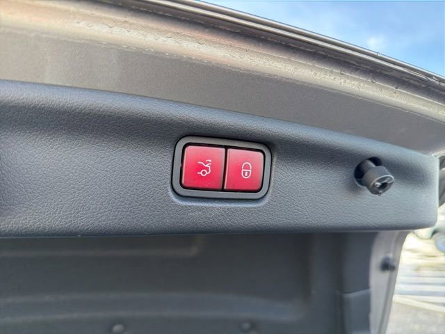 Used 2022 Mercedes-Benz C 300 C 300 image 9