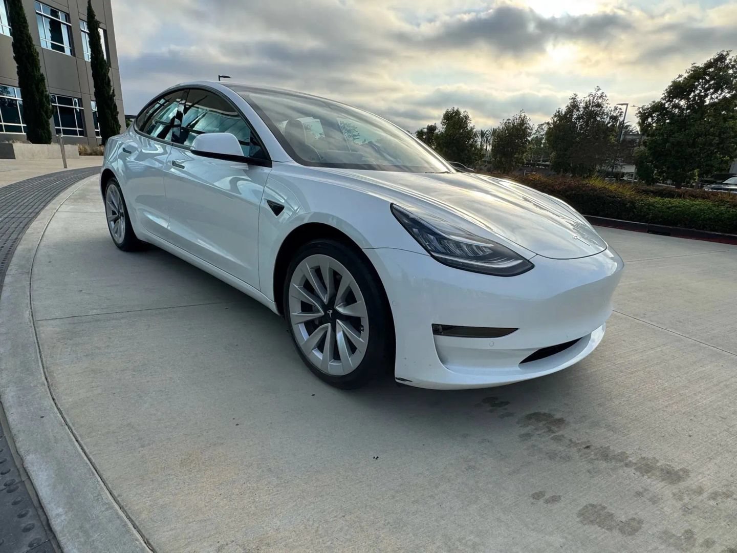Used 2023 Tesla Model 3 Standard Range RWD image 3