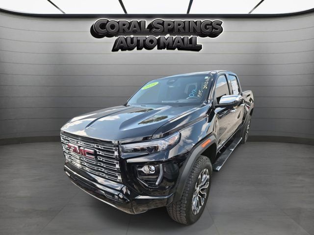 Used 2025 GMC Canyon Denali image 3