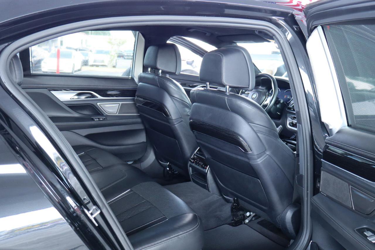 Used 2018 BMW 750i RWD image 35