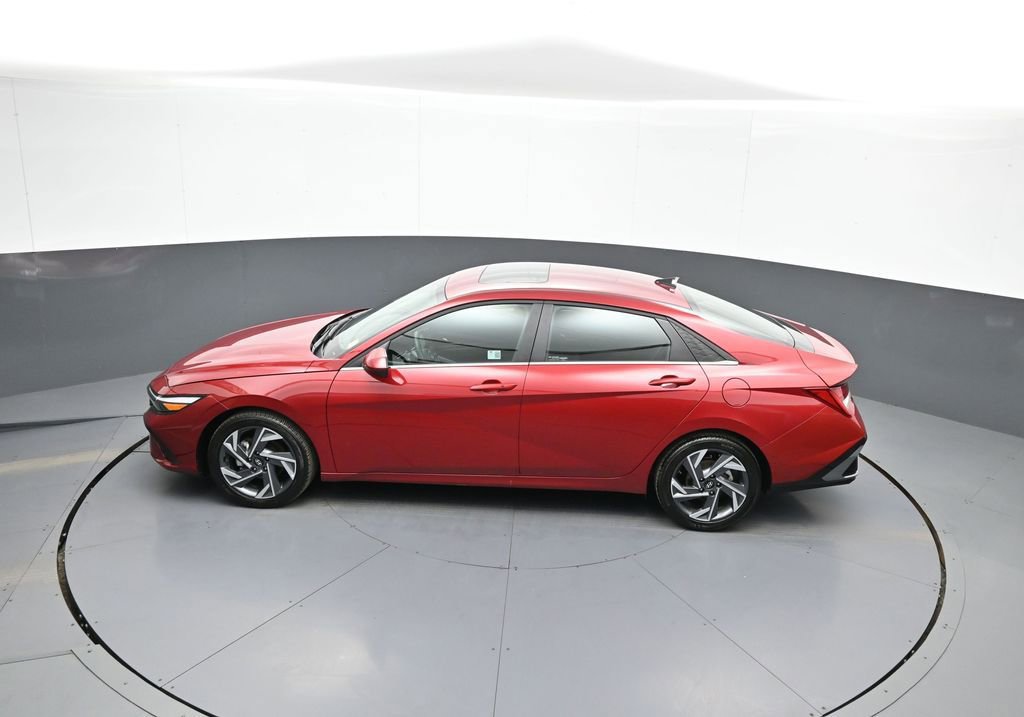 Certified 2025 Hyundai Elantra SEL image 40