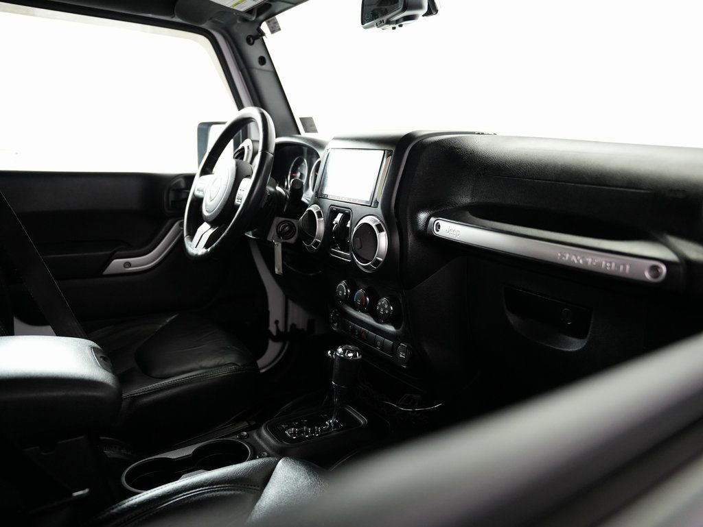 Used 2015 Jeep Wrangler Unlimited Sahara w/ Connectivity Group image 49