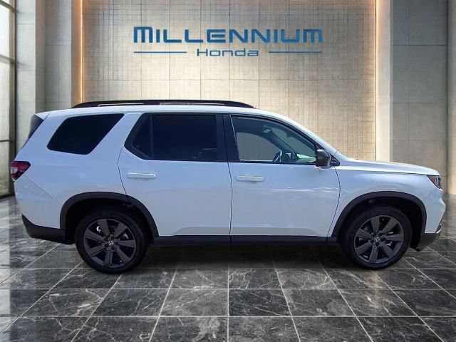 Used 2025 Honda Pilot Sport image 43