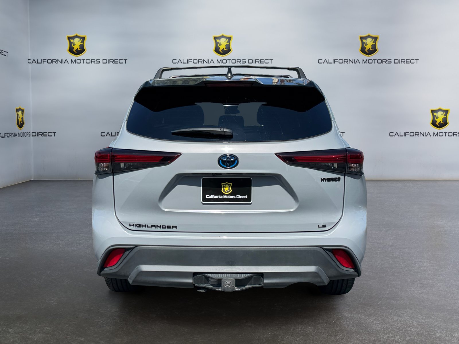 Used 2024 Toyota Highlander LE FWD image 4