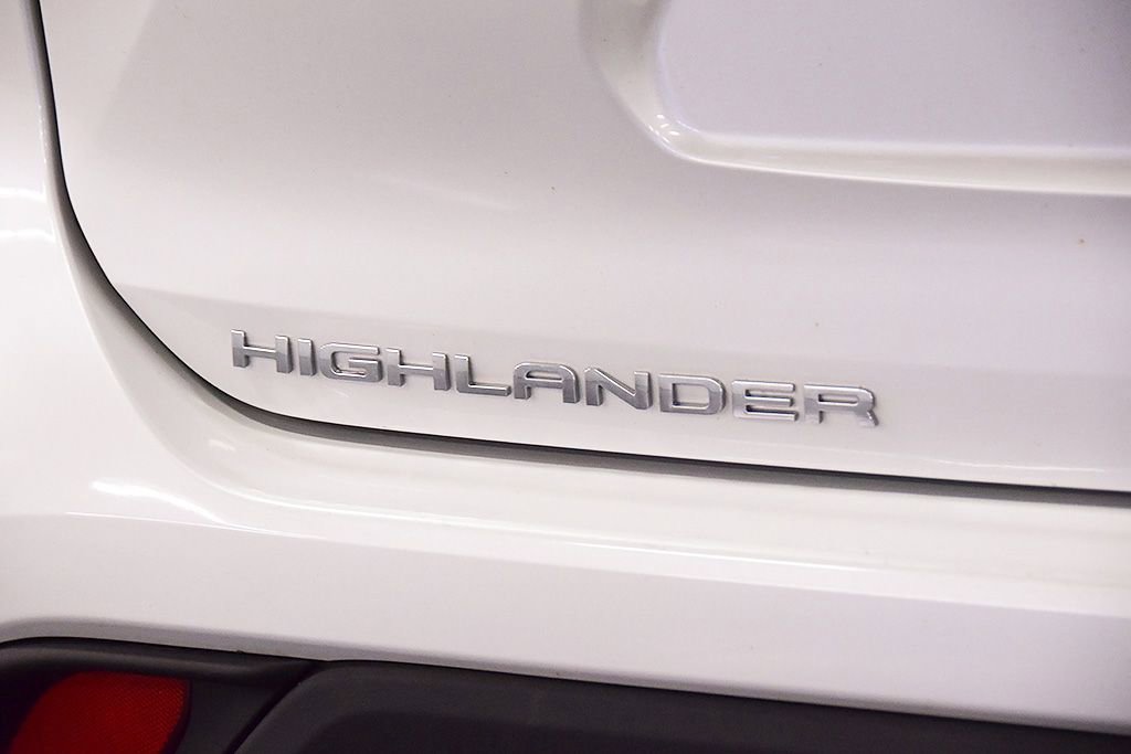 Used 2023 Toyota Highlander LE AWD/4WD image 13