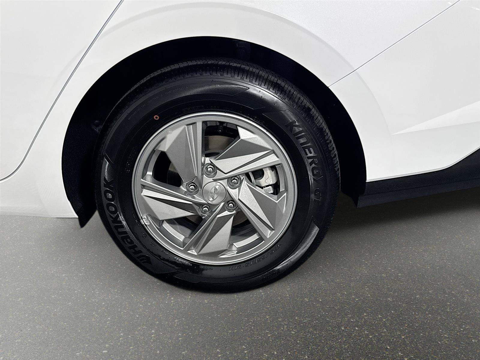 New 2026 Hyundai Elantra SE FWD image 28