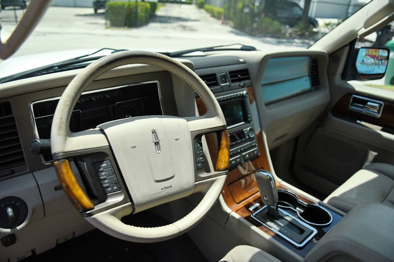 Used 2014 Lincoln Navigator L 2WD image 21