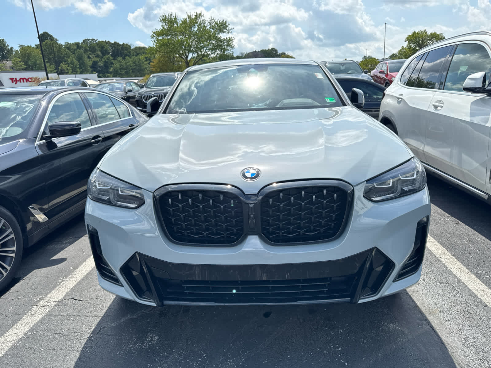 Used 2024 BMW X4 xDrive30i w/ Premium Package AWD/4WD image 3
