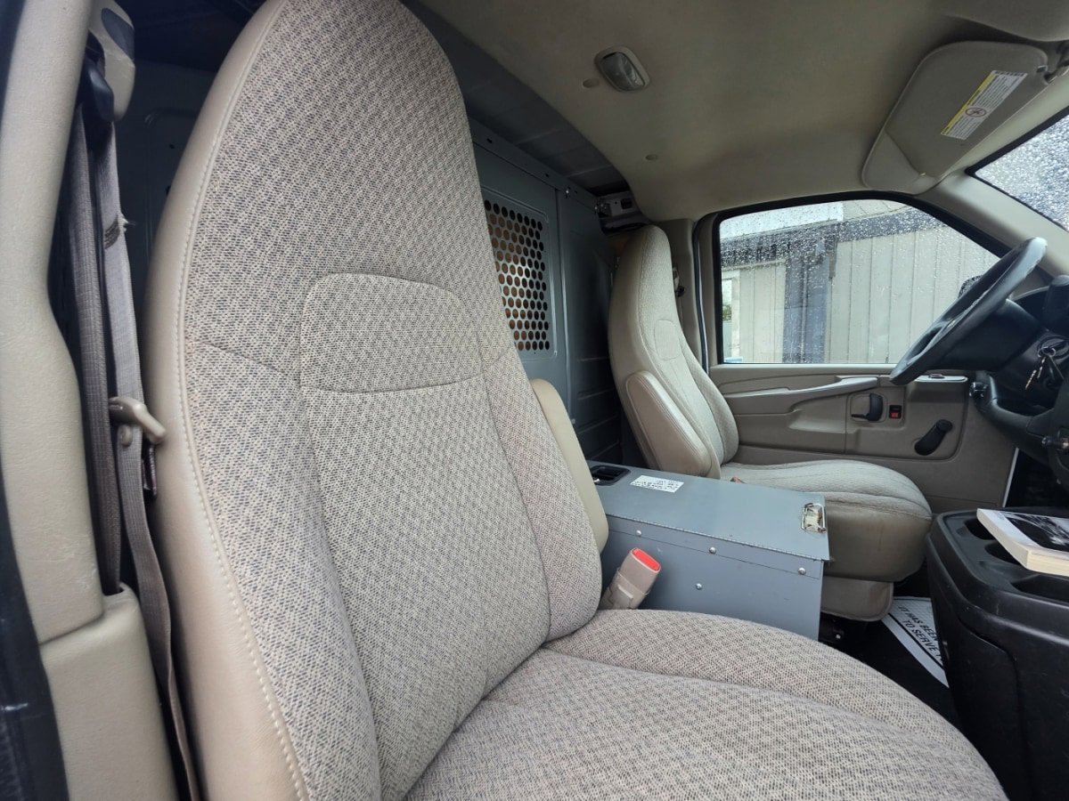 Used 2014 Chevrolet Express 2500 Extended RWD image 9