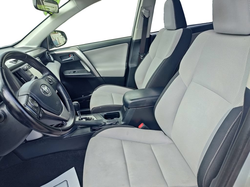 Used 2016 Toyota RAV4 XLE AWD/4WD image 9