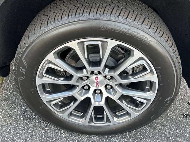 New 2026 GMC Yukon Denali w/ Denali Reserve Package AWD/4WD image 17